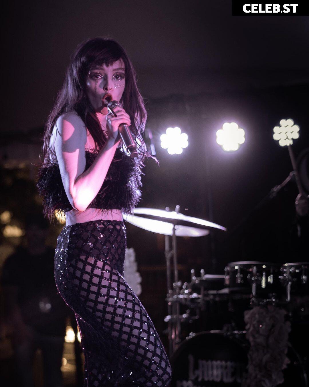 Lauren Mayberry (Singer) Image 4482820