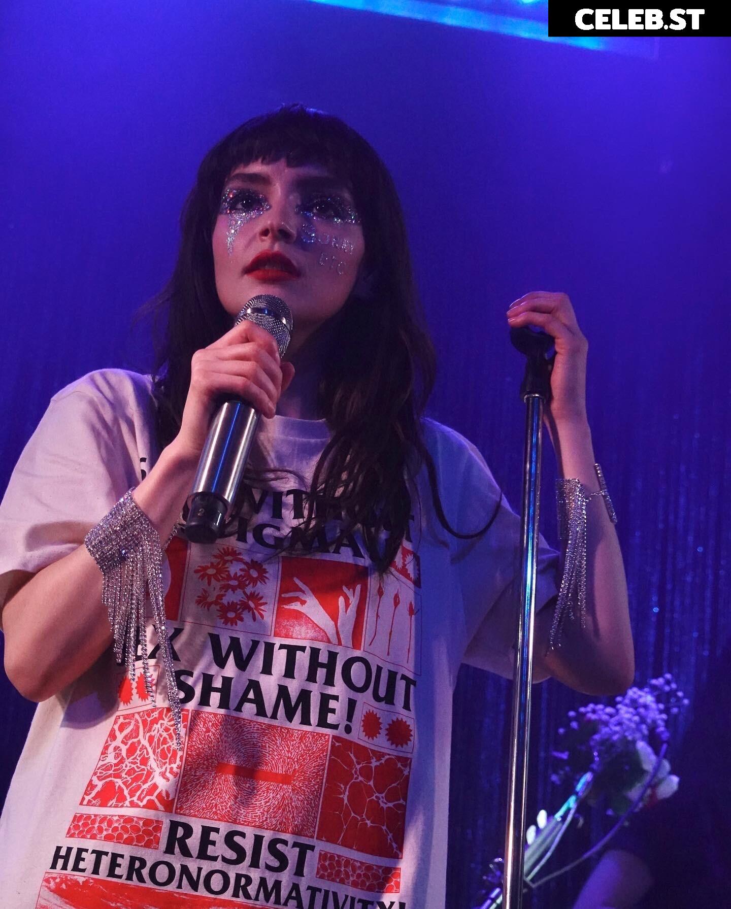 Lauren Mayberry (Singer) Image 4482583