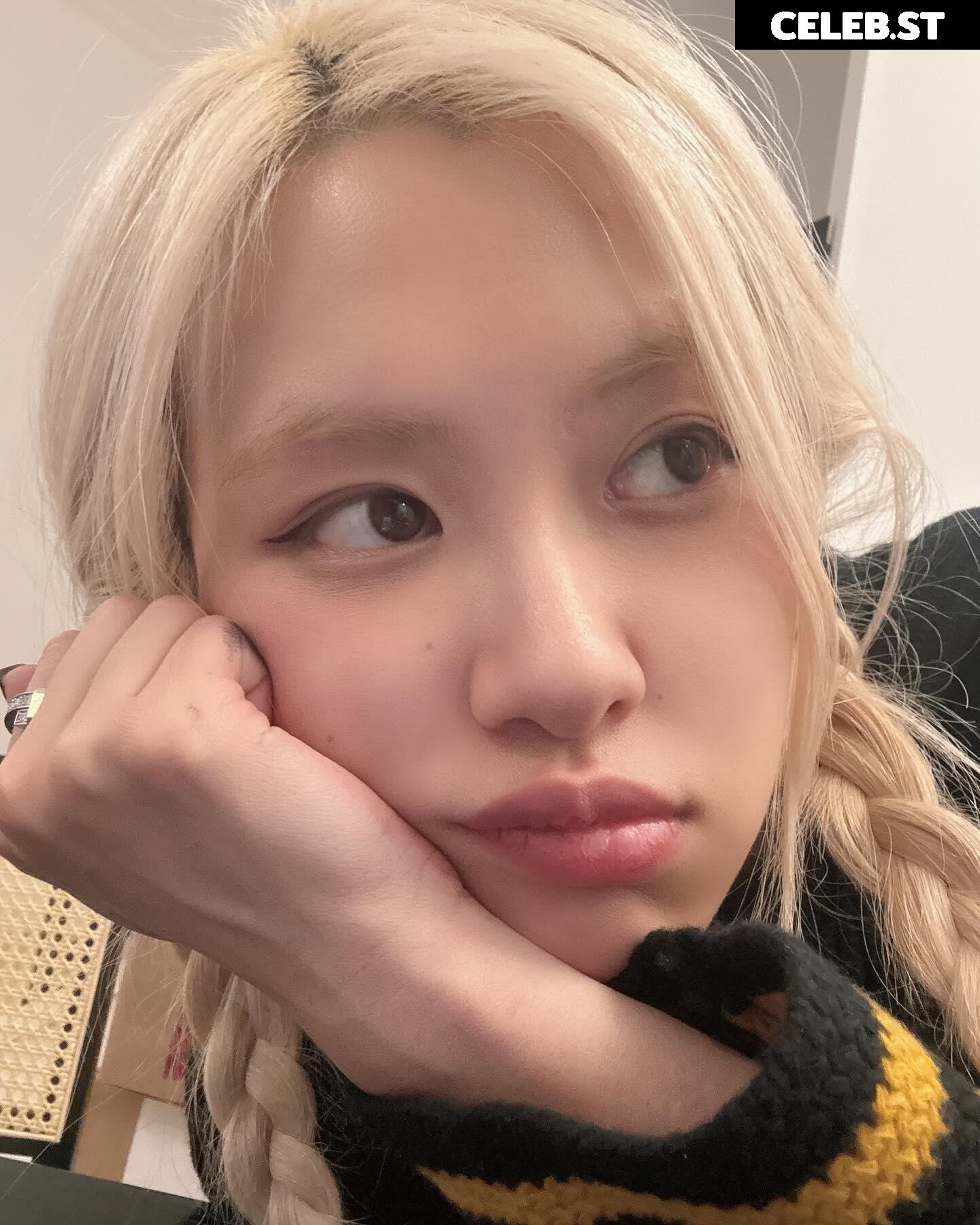 Rosé || Roseanne Park - BLΛƆKPIИK ( BLACKPINK ) Image 4482489