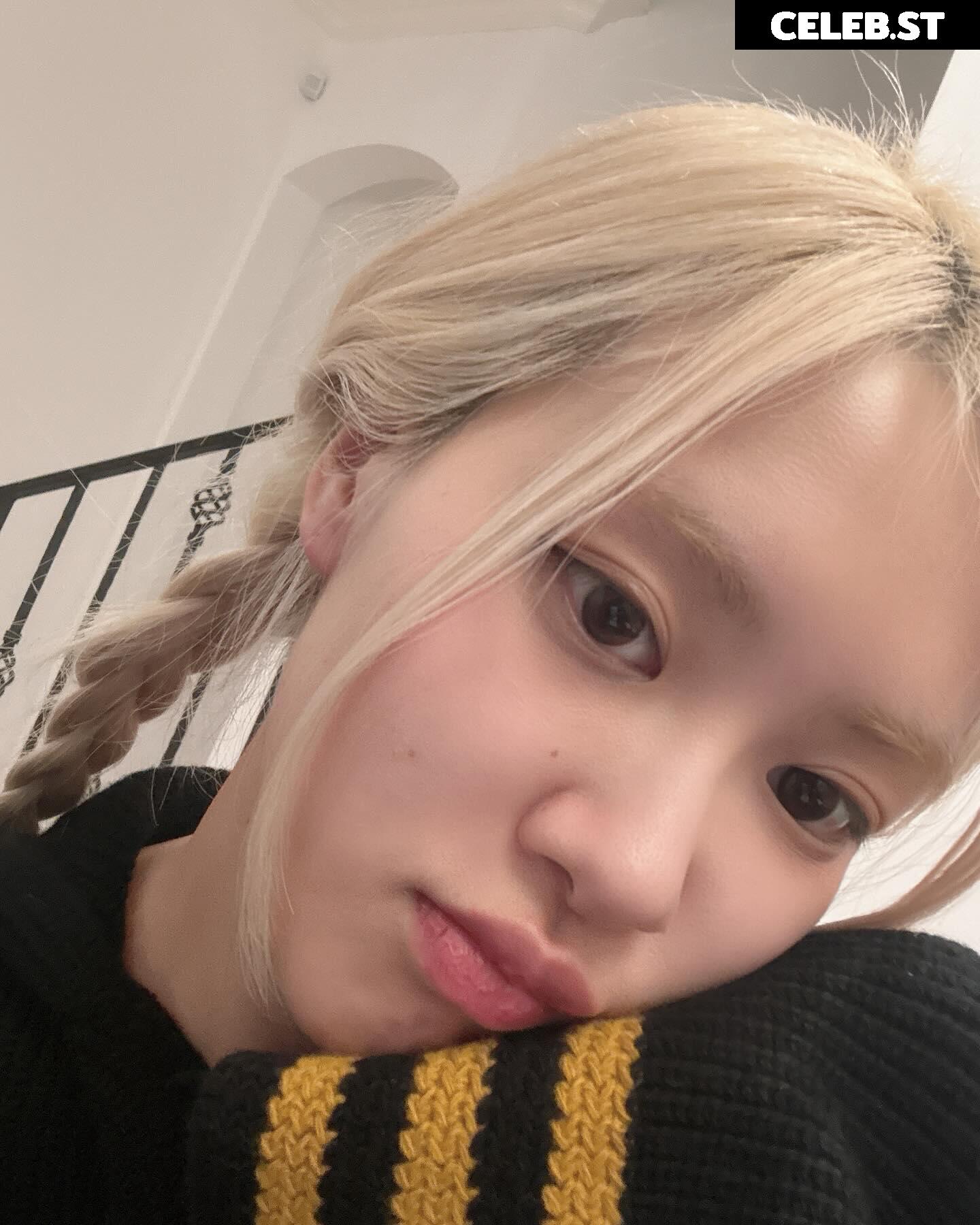 Rosé || Roseanne Park - BLΛƆKPIИK ( BLACKPINK ) Image 4482457
