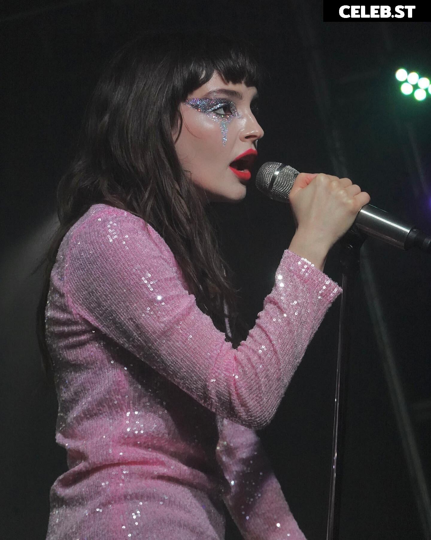 Lauren Mayberry (Singer) Image 4482094