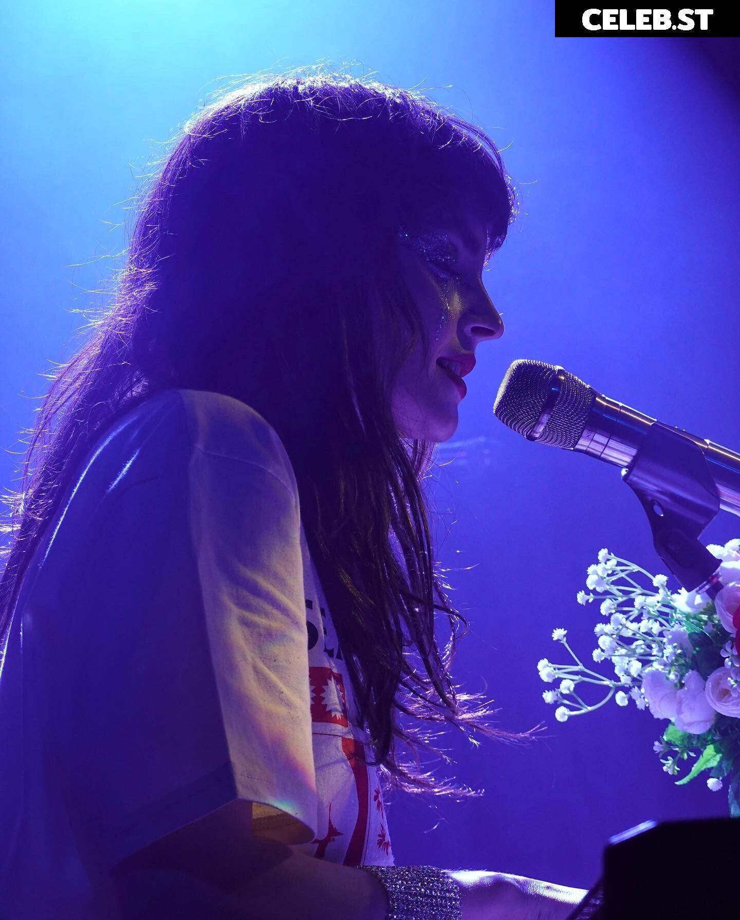 Lauren Mayberry (Singer) Image 4482353