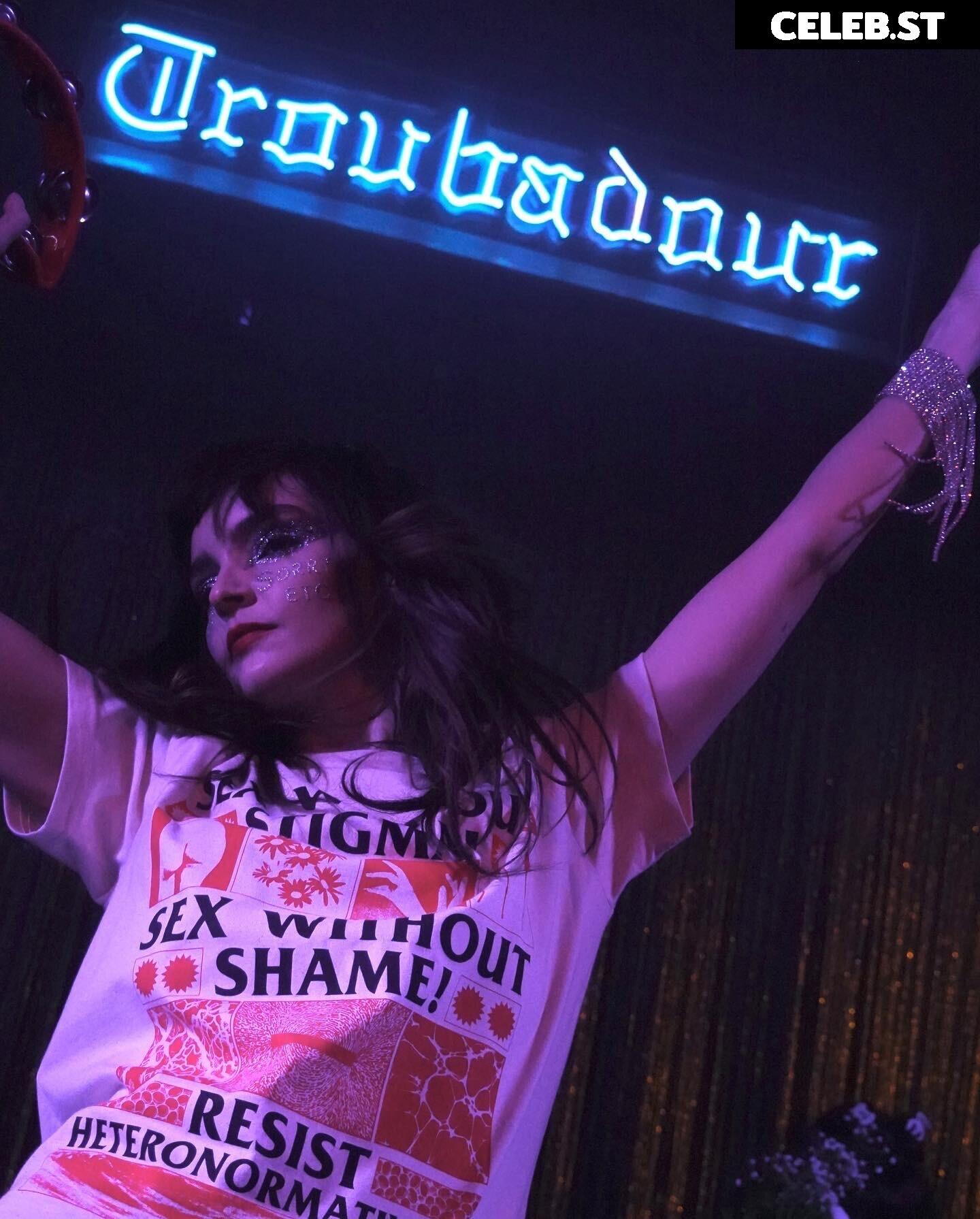 Lauren Mayberry (Singer) Image 4482217