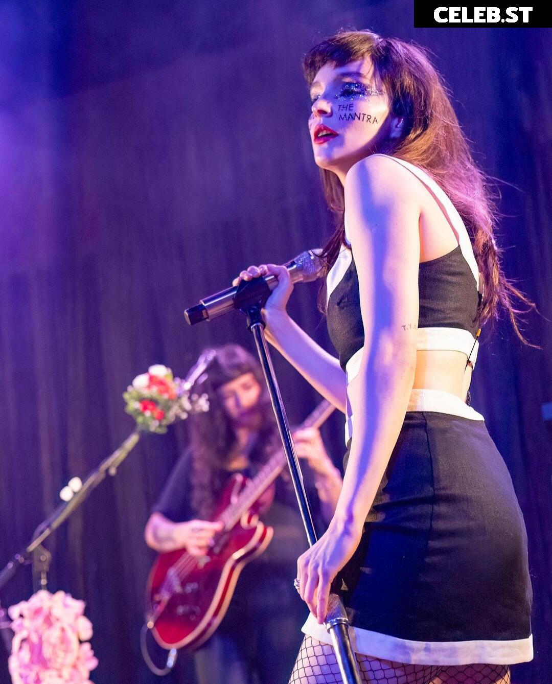 Lauren Mayberry (Singer) Image 4483210