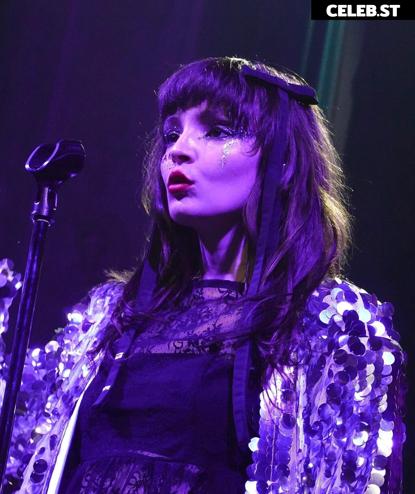 Lauren Mayberry (Singer) Image 4480889