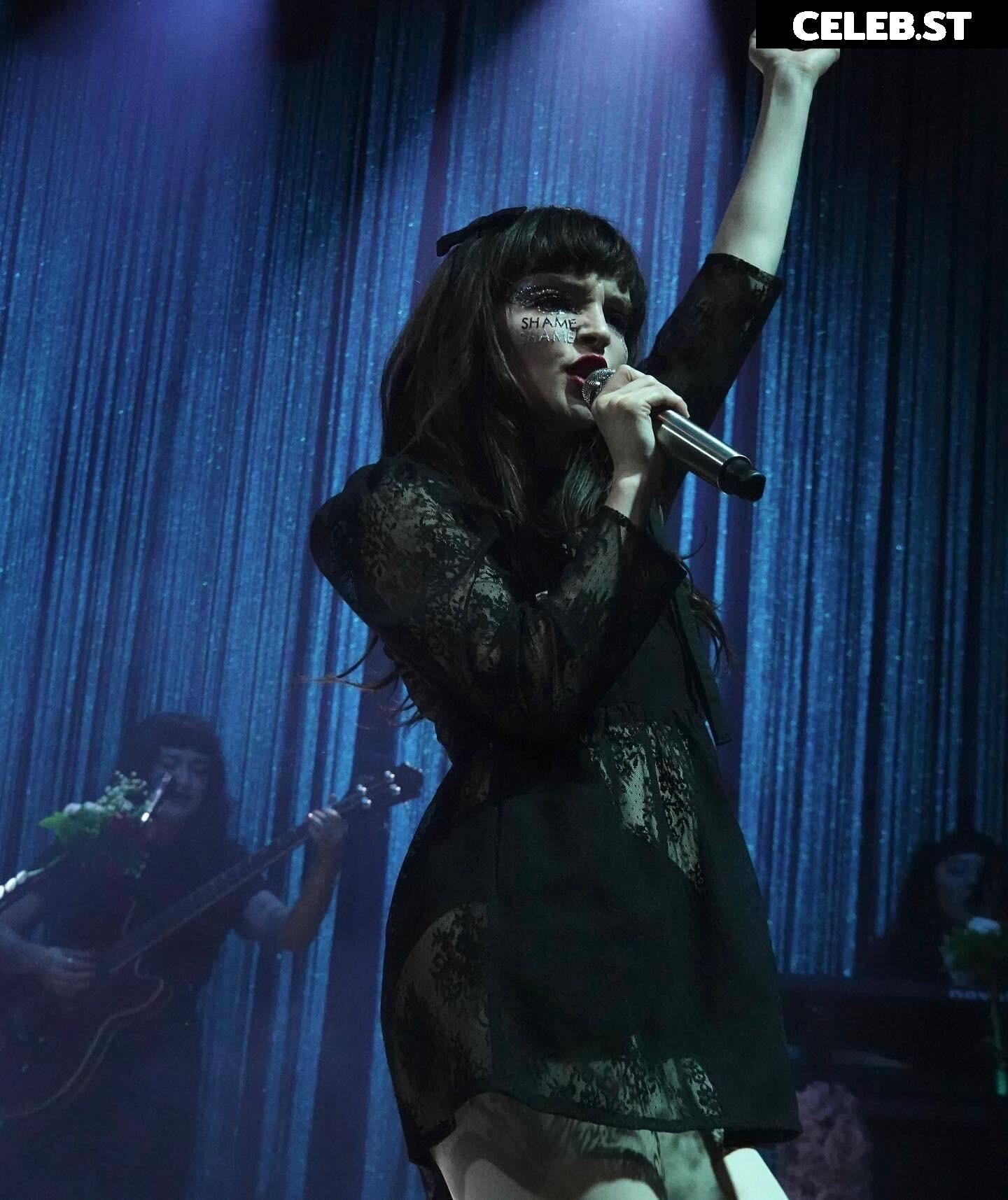 Lauren Mayberry (Singer) Image 4480875