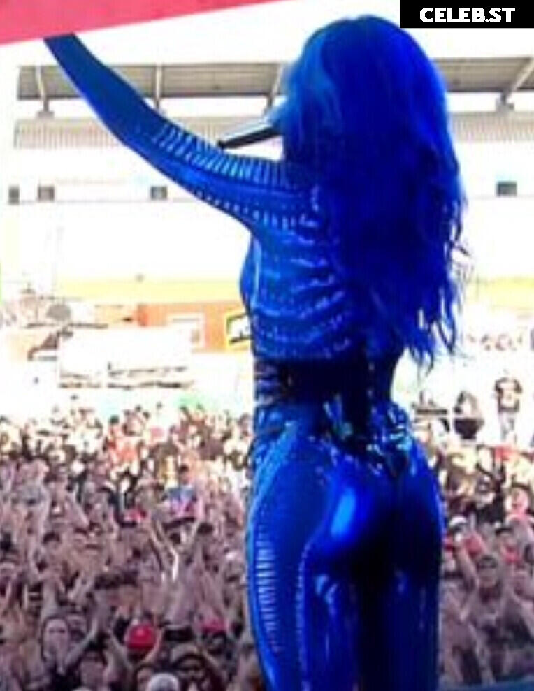 Women of Metal Image 4480534
