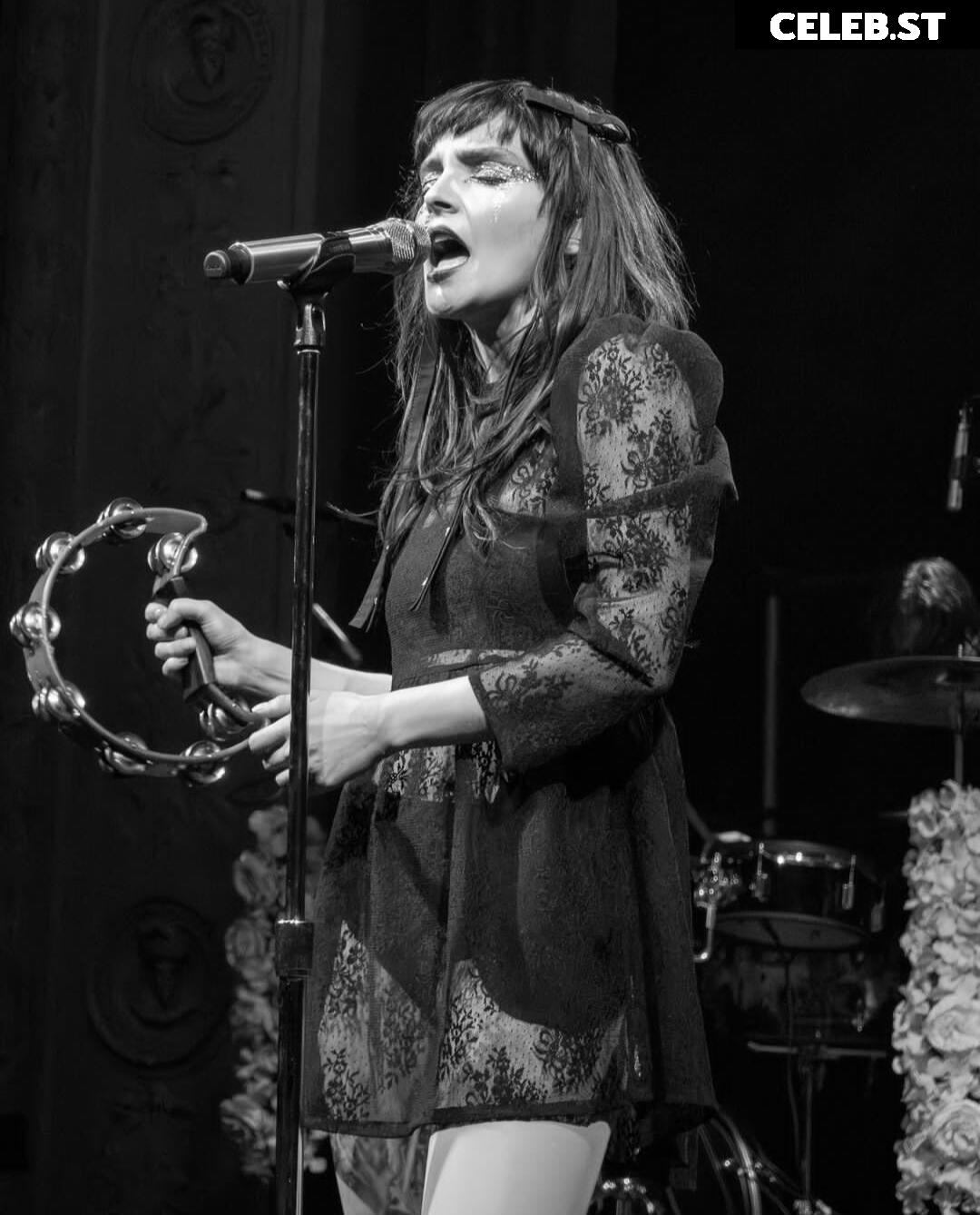 Lauren Mayberry (Singer) Image 4480621