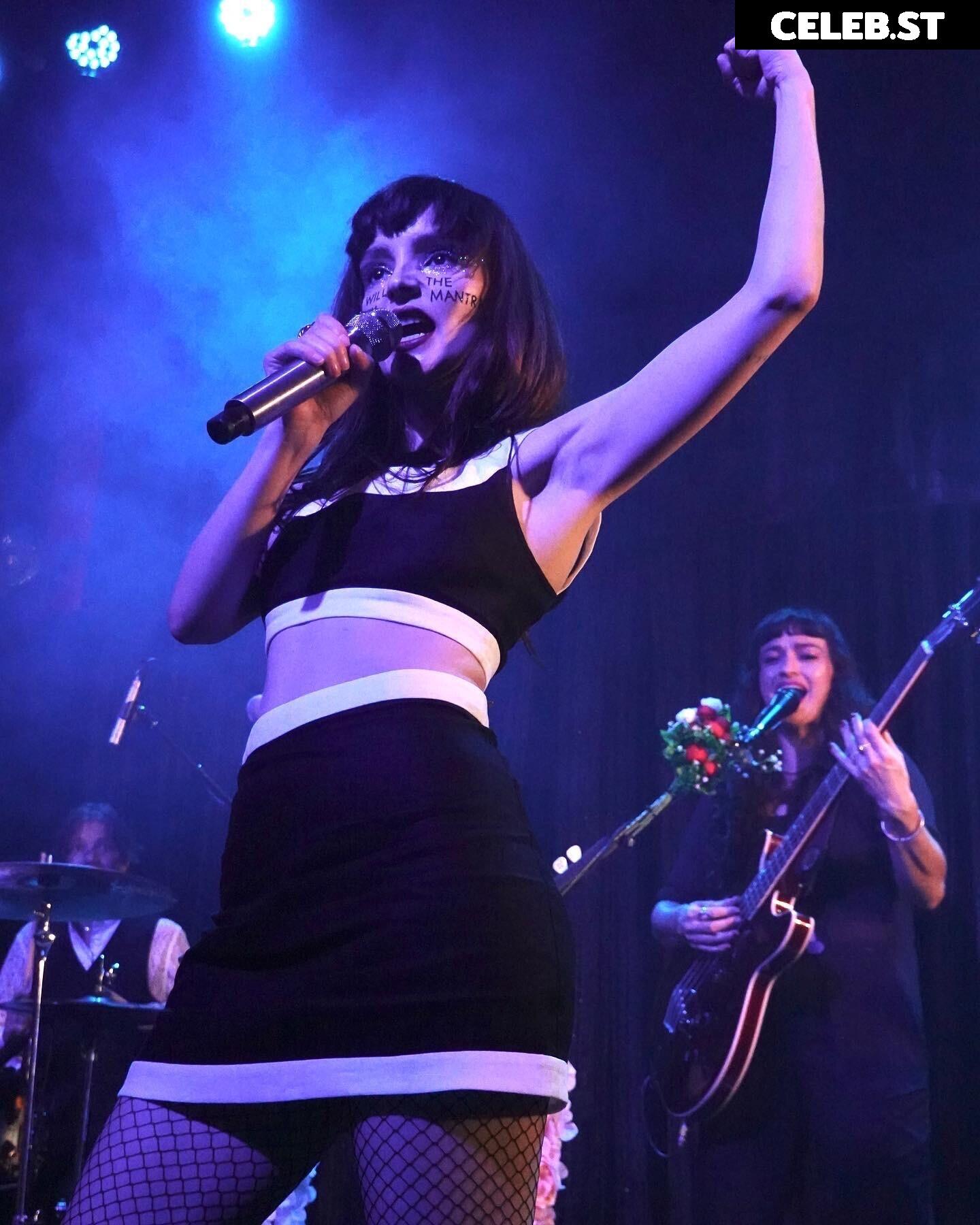 Lauren Mayberry (Singer) Image 4480121