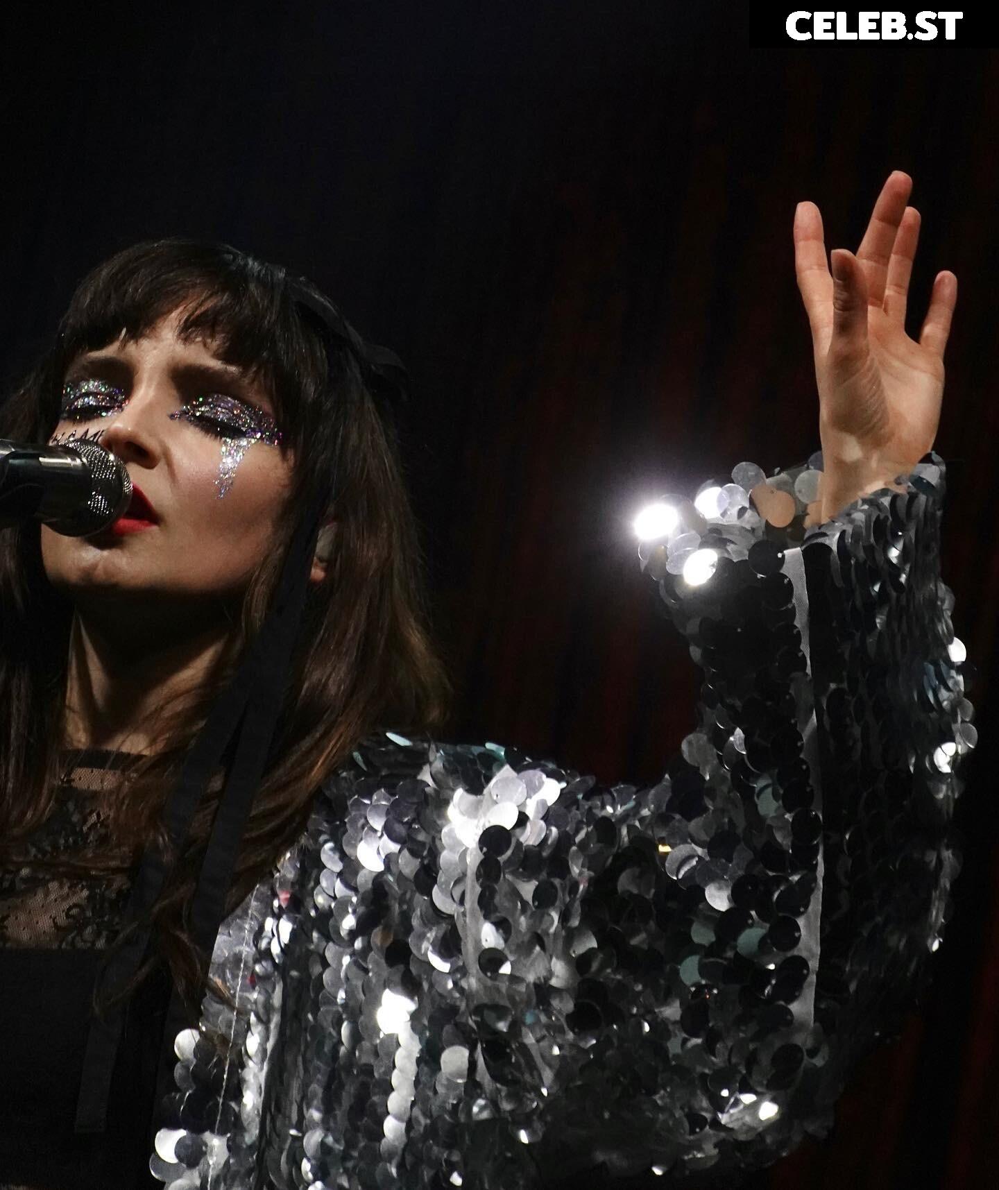 Lauren Mayberry (Singer) Image 4480990