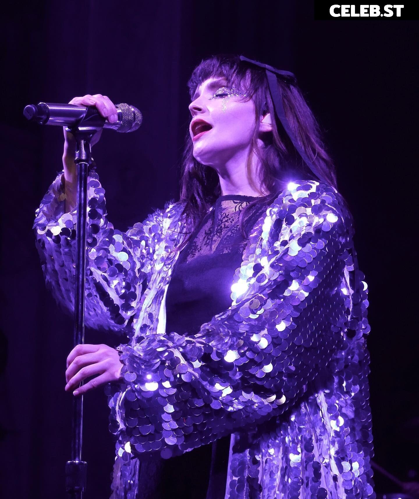 Lauren Mayberry (Singer) Image 4480939