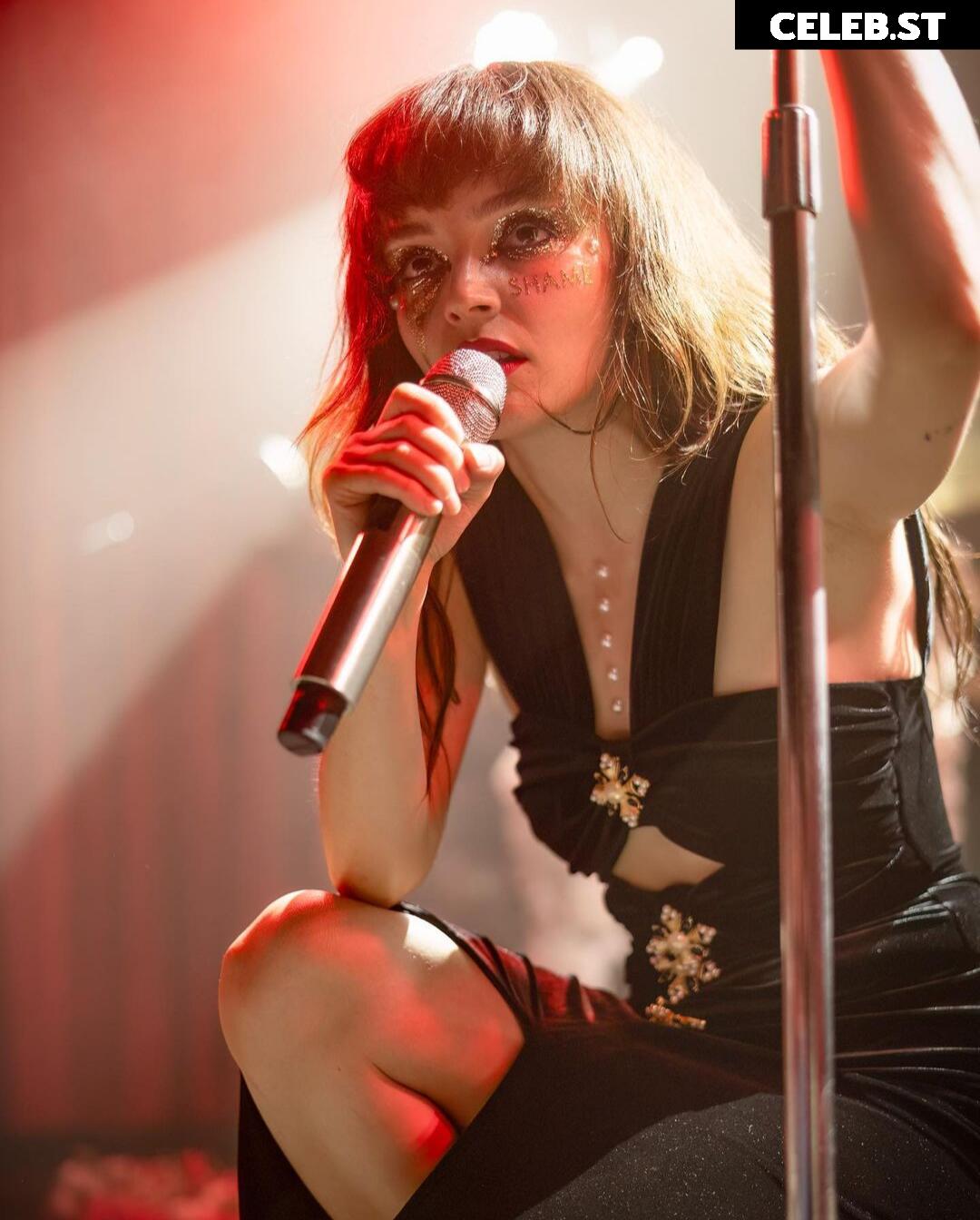 Lauren Mayberry (Singer) Image 4489875