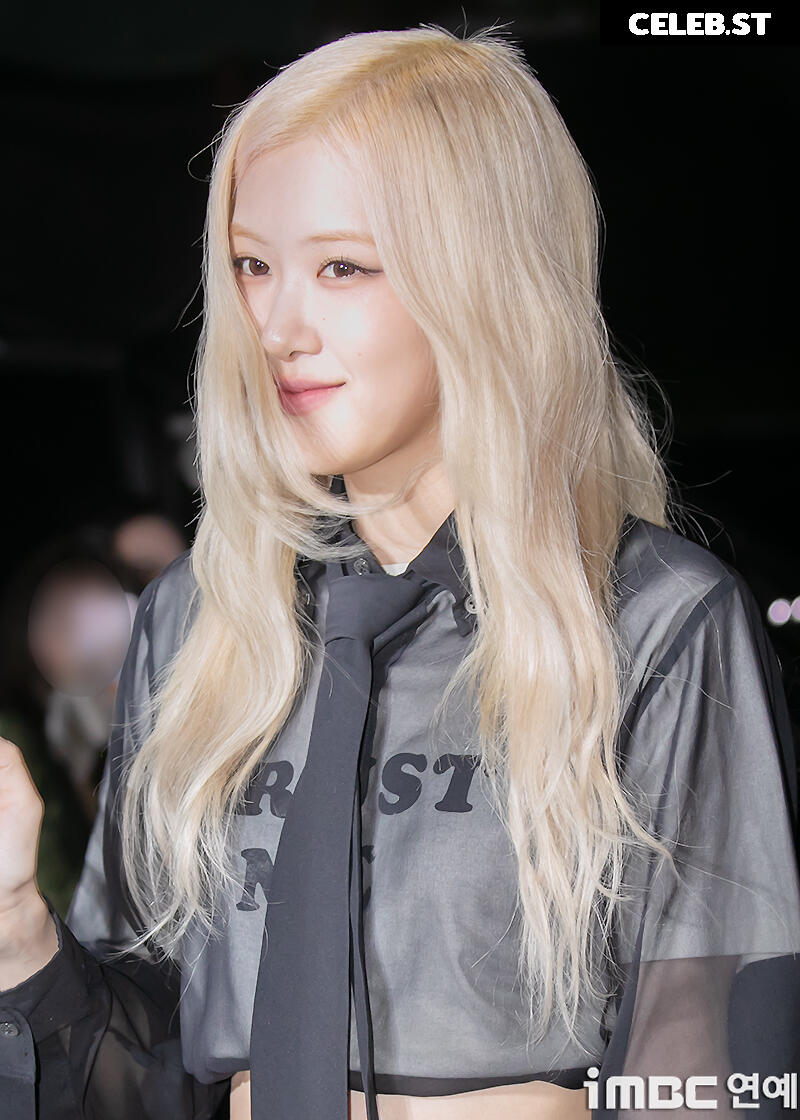 Rosé || Roseanne Park - BLΛƆKPIИK ( BLACKPINK ) Image 4489131