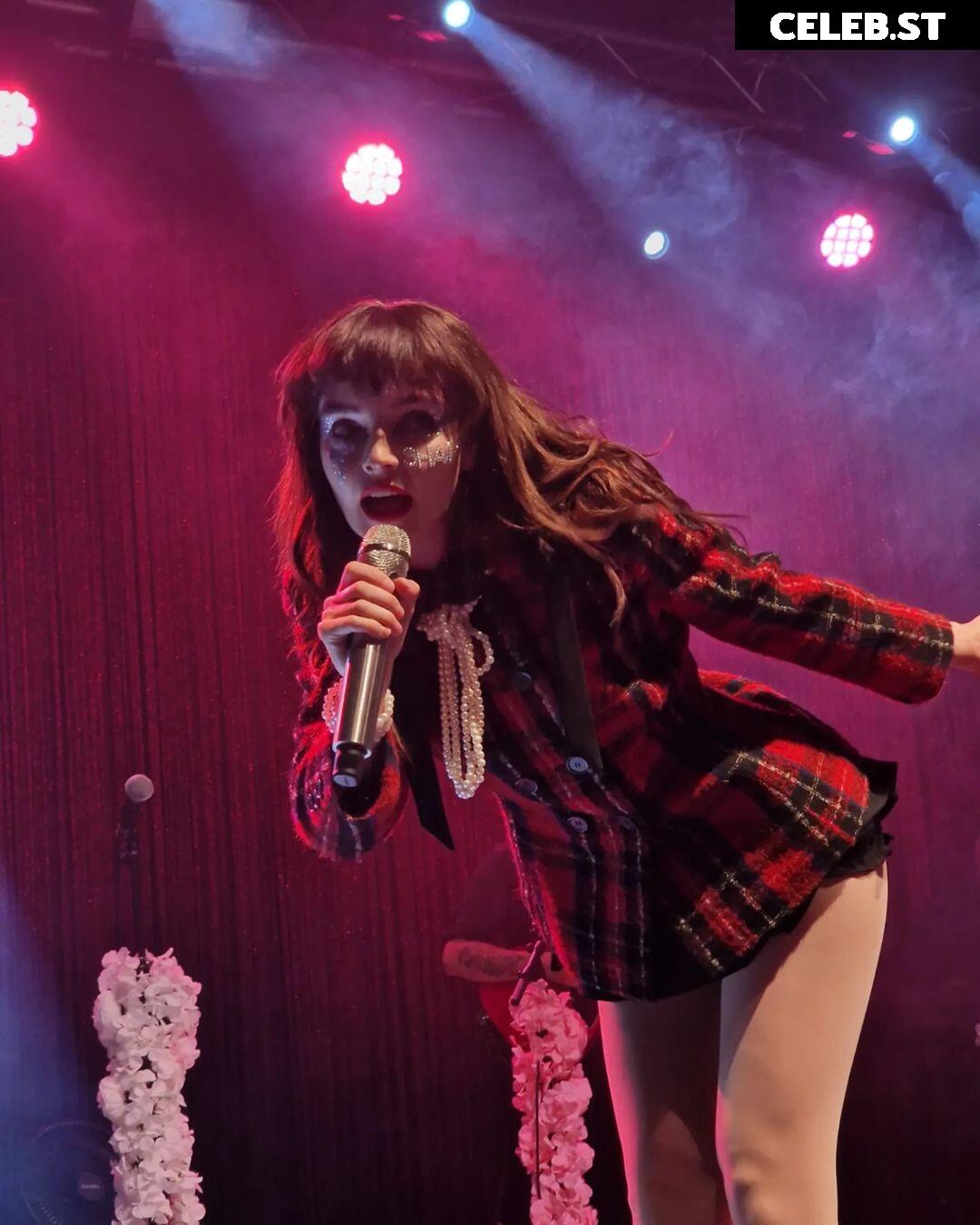 Lauren Mayberry (Singer) Image 4489320