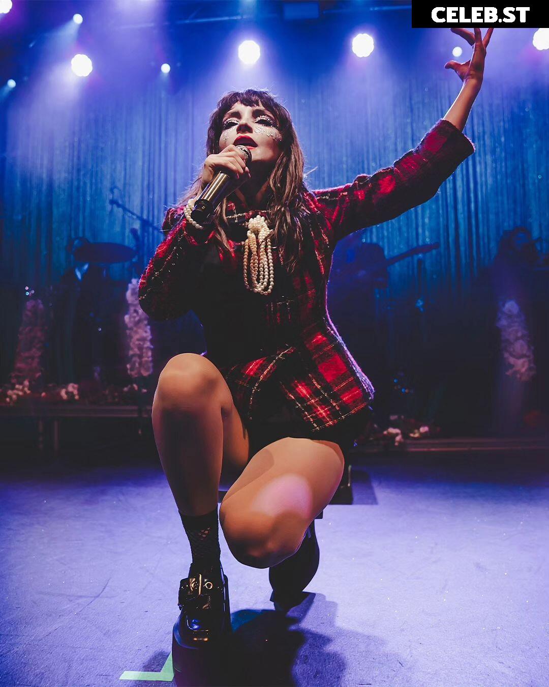 Lauren Mayberry (Singer) Image 4489235