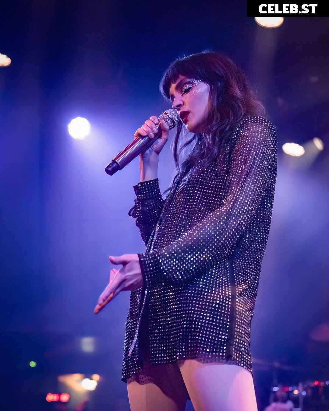 Lauren Mayberry (Singer) Image 4488865