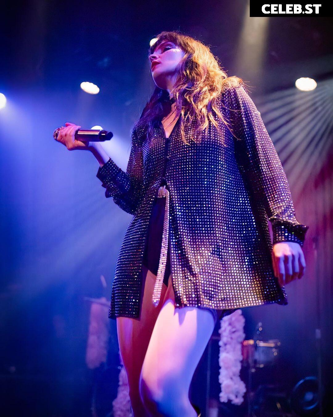 Lauren Mayberry (Singer) Image 4488835