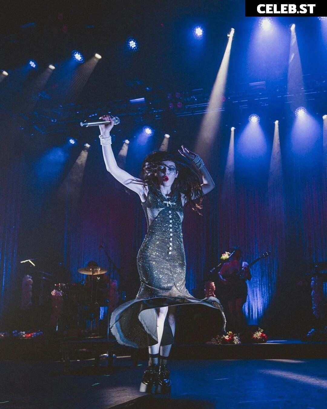 Lauren Mayberry (Singer) Image 4488584