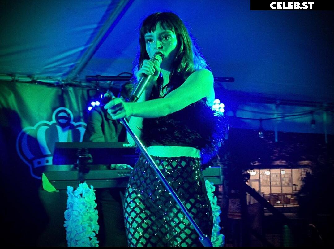 Lauren Mayberry (Singer) Image 4475824