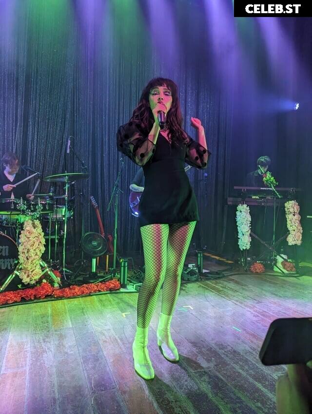 Lauren Mayberry (Singer) Image 4475495