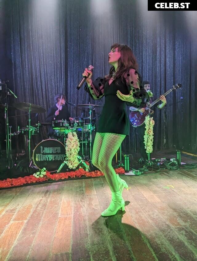 Lauren Mayberry (Singer) Image 4475610