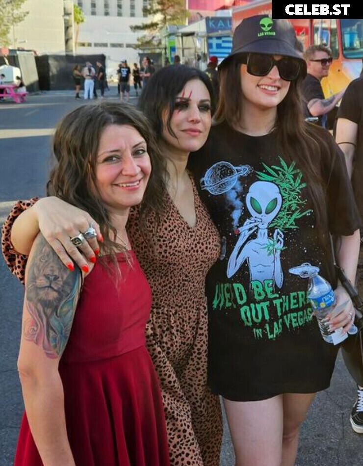 Women of Metal Image 4476757