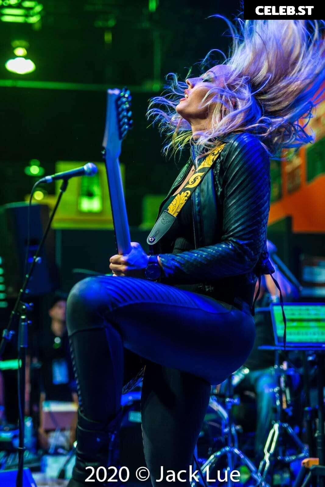 Women of Metal Image 4476638
