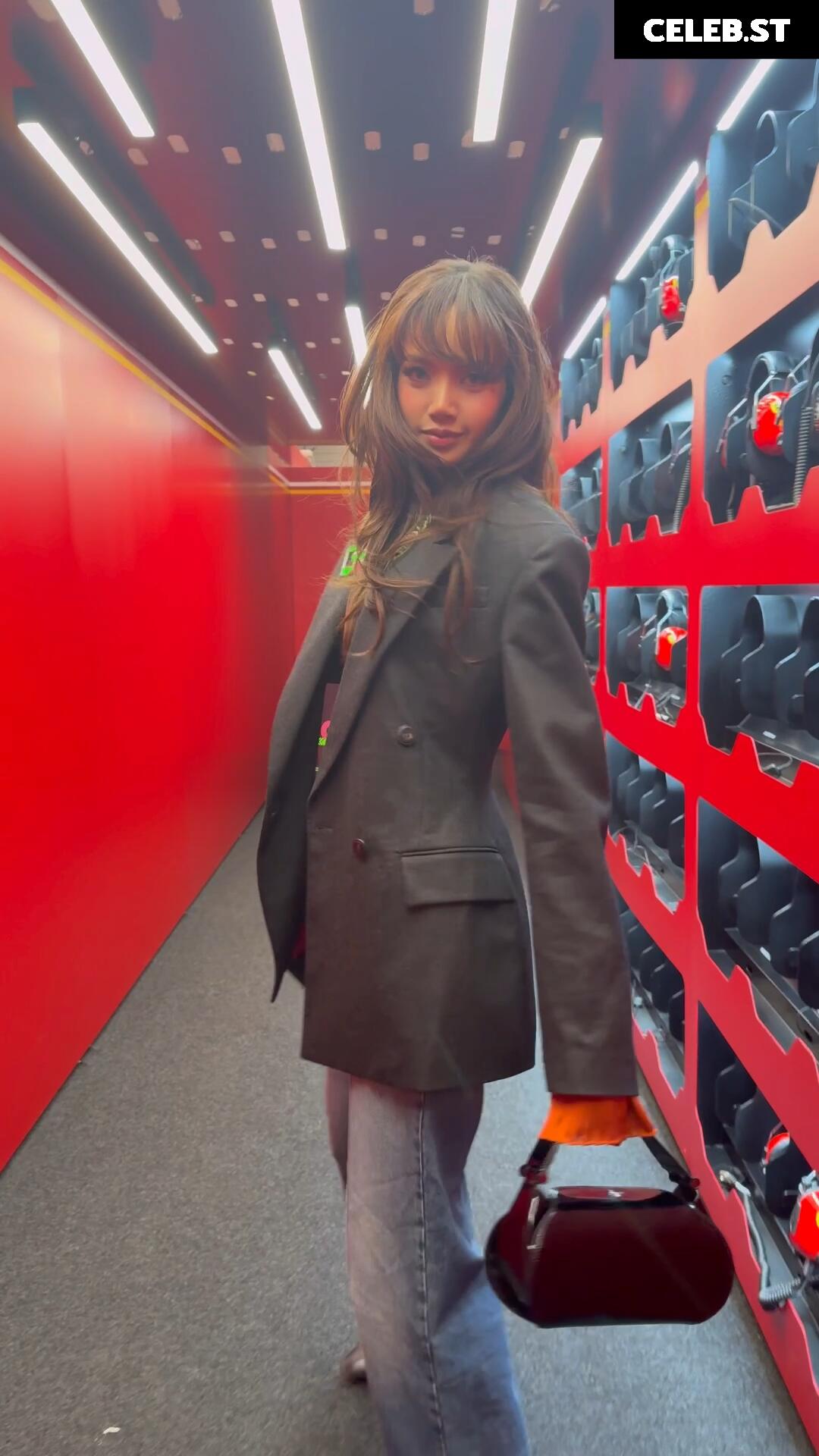 Lisa | BLΛƆKPIИK (Blackpink) Image 4476074