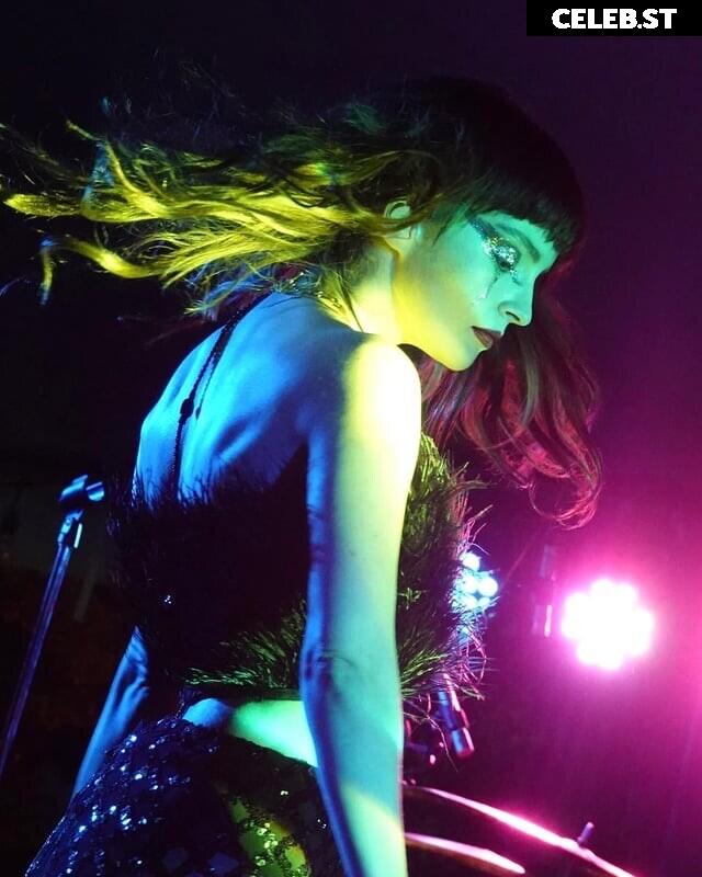 Lauren Mayberry (Singer) Image 4476236