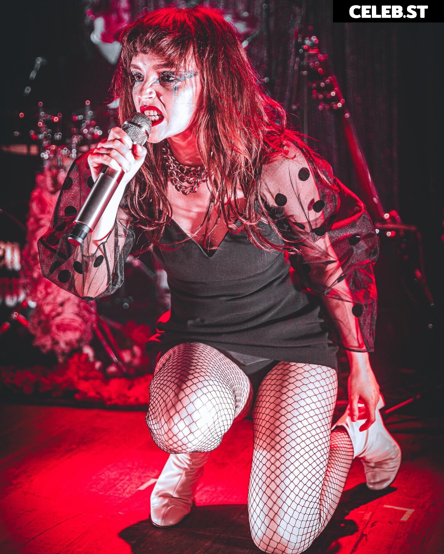 Lauren Mayberry (Singer) Image 4477374