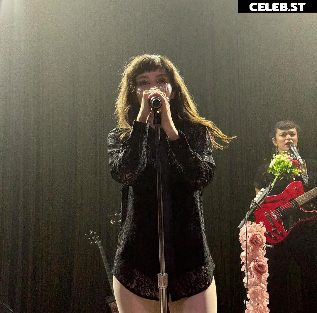 Lauren Mayberry (Singer) Image 4477945