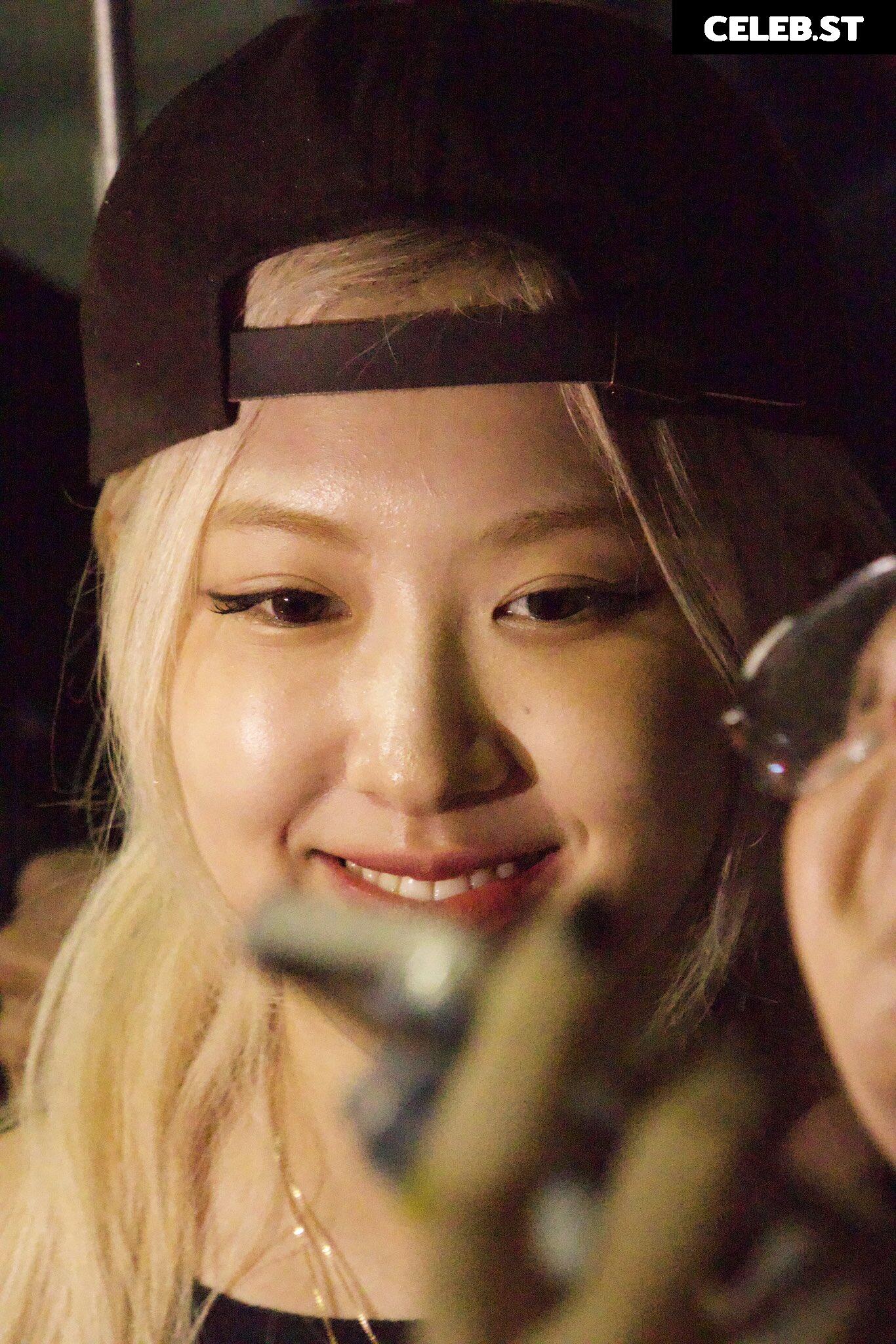 Rosé || Roseanne Park - BLΛƆKPIИK ( BLACKPINK ) Image 4472587