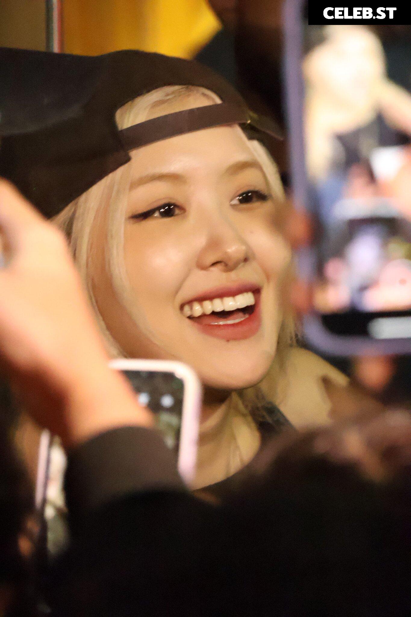 Rosé || Roseanne Park - BLΛƆKPIИK ( BLACKPINK ) Image 4472504