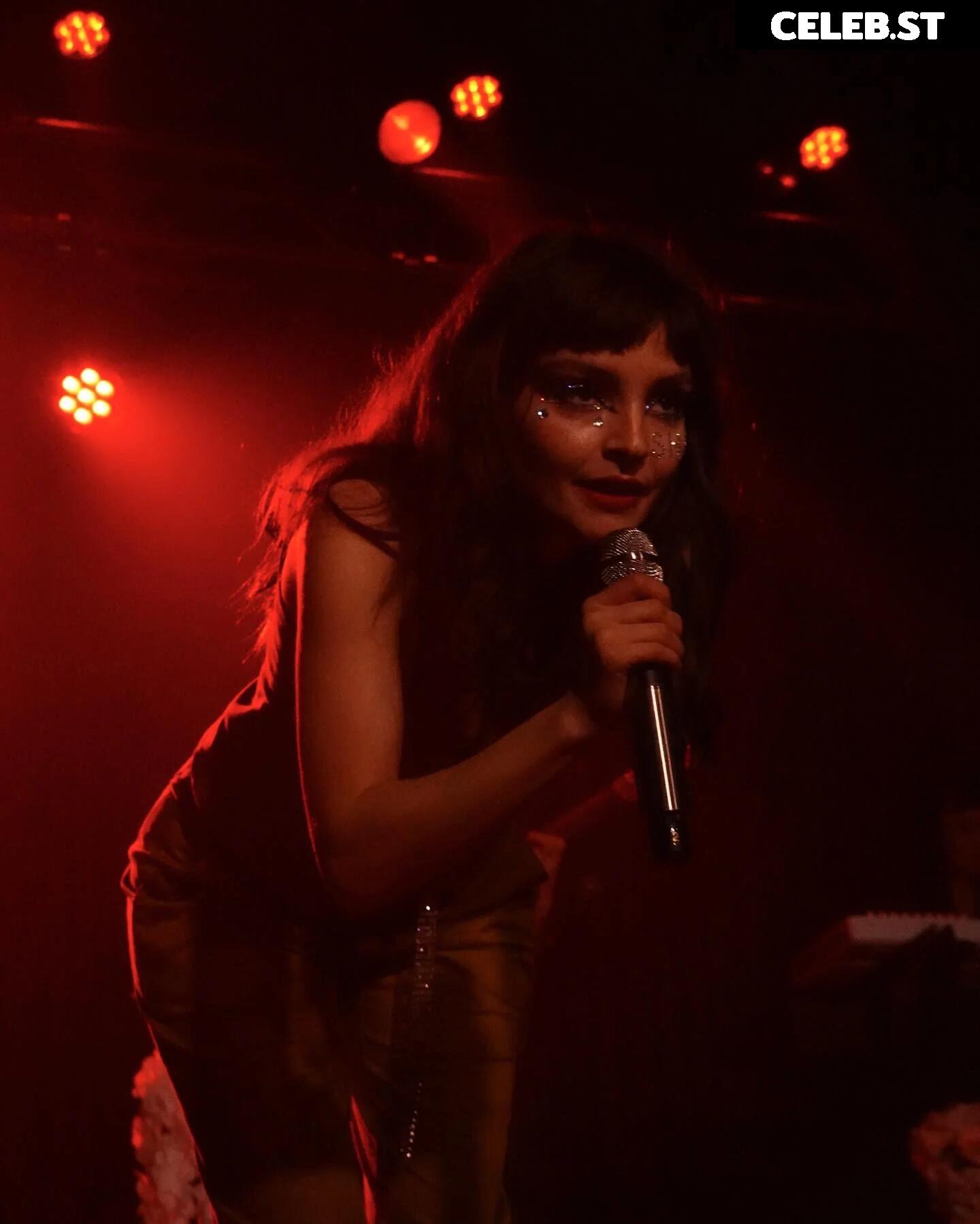 Lauren Mayberry (Singer) Image 4472442