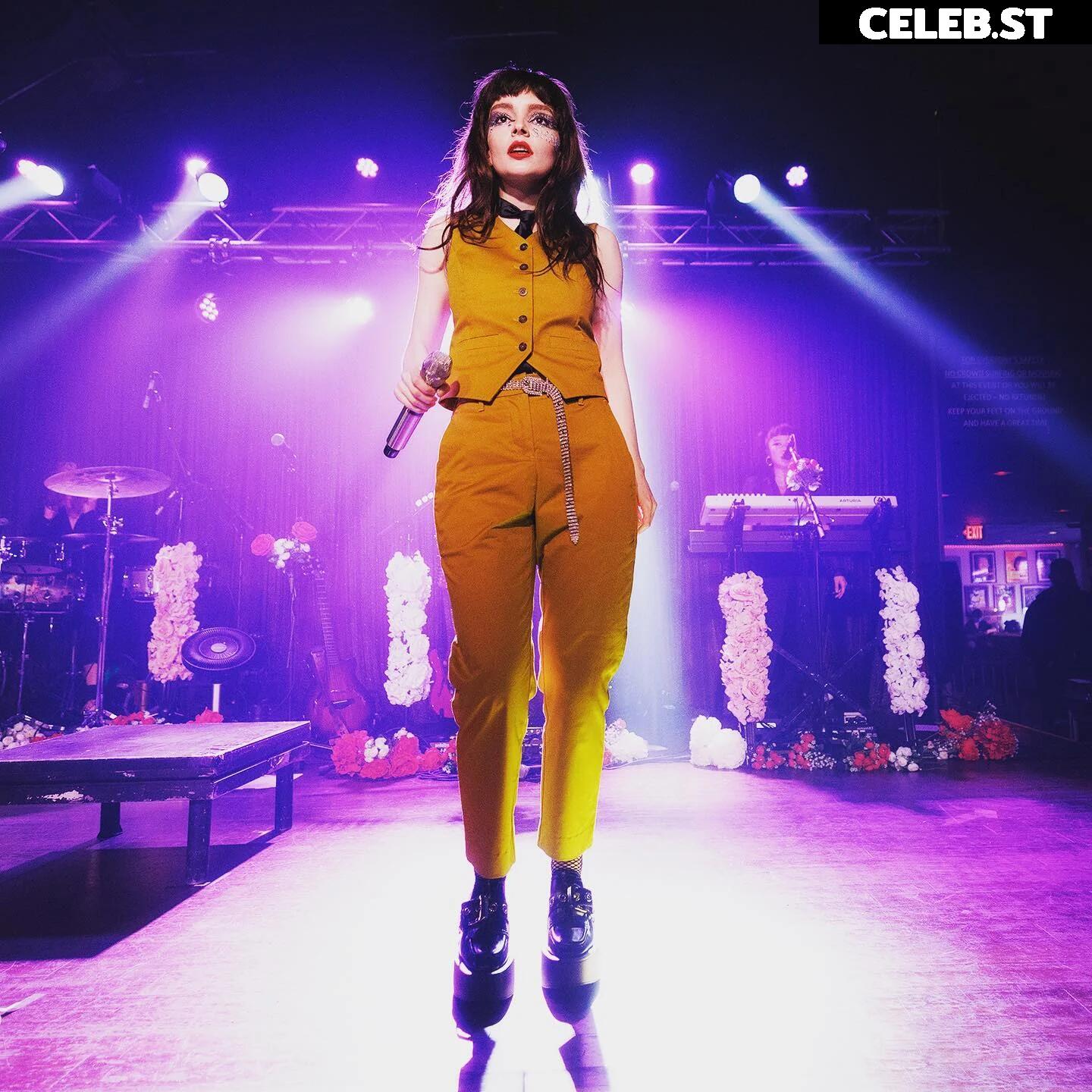 Lauren Mayberry (Singer) Image 4472638