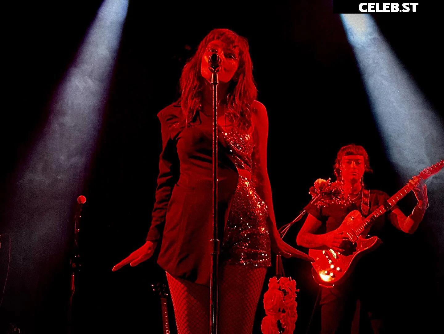 Lauren Mayberry (Singer) Image 4472189