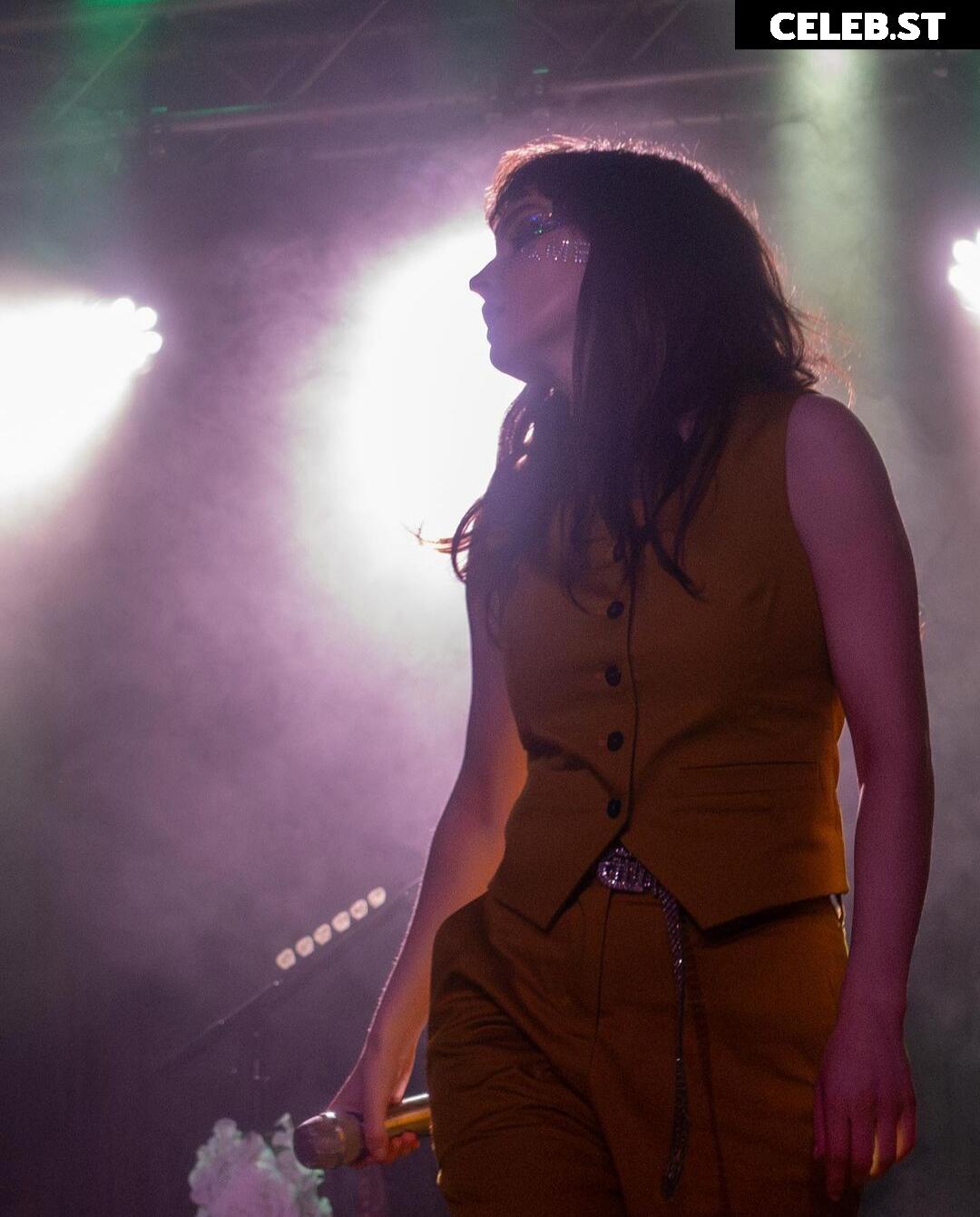 Lauren Mayberry (Singer) Image 4472975