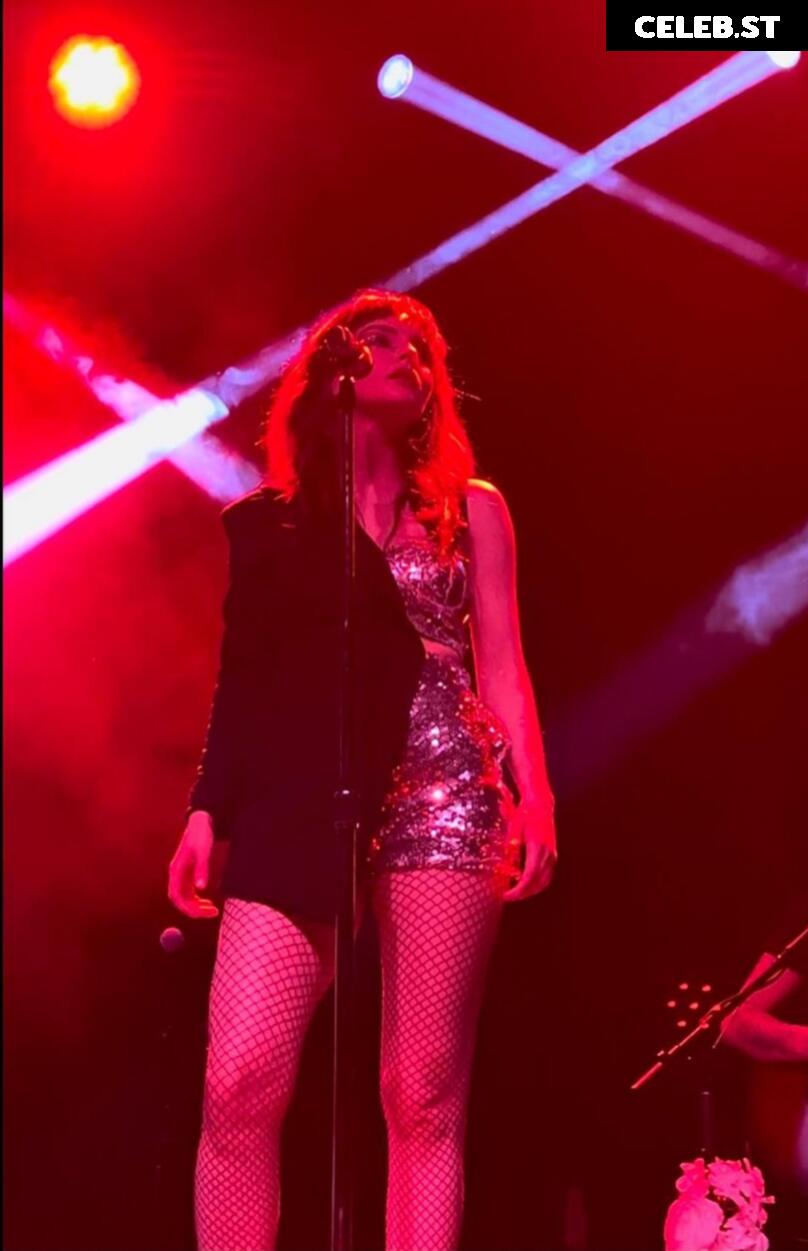 Lauren Mayberry (Singer) Image 4473404
