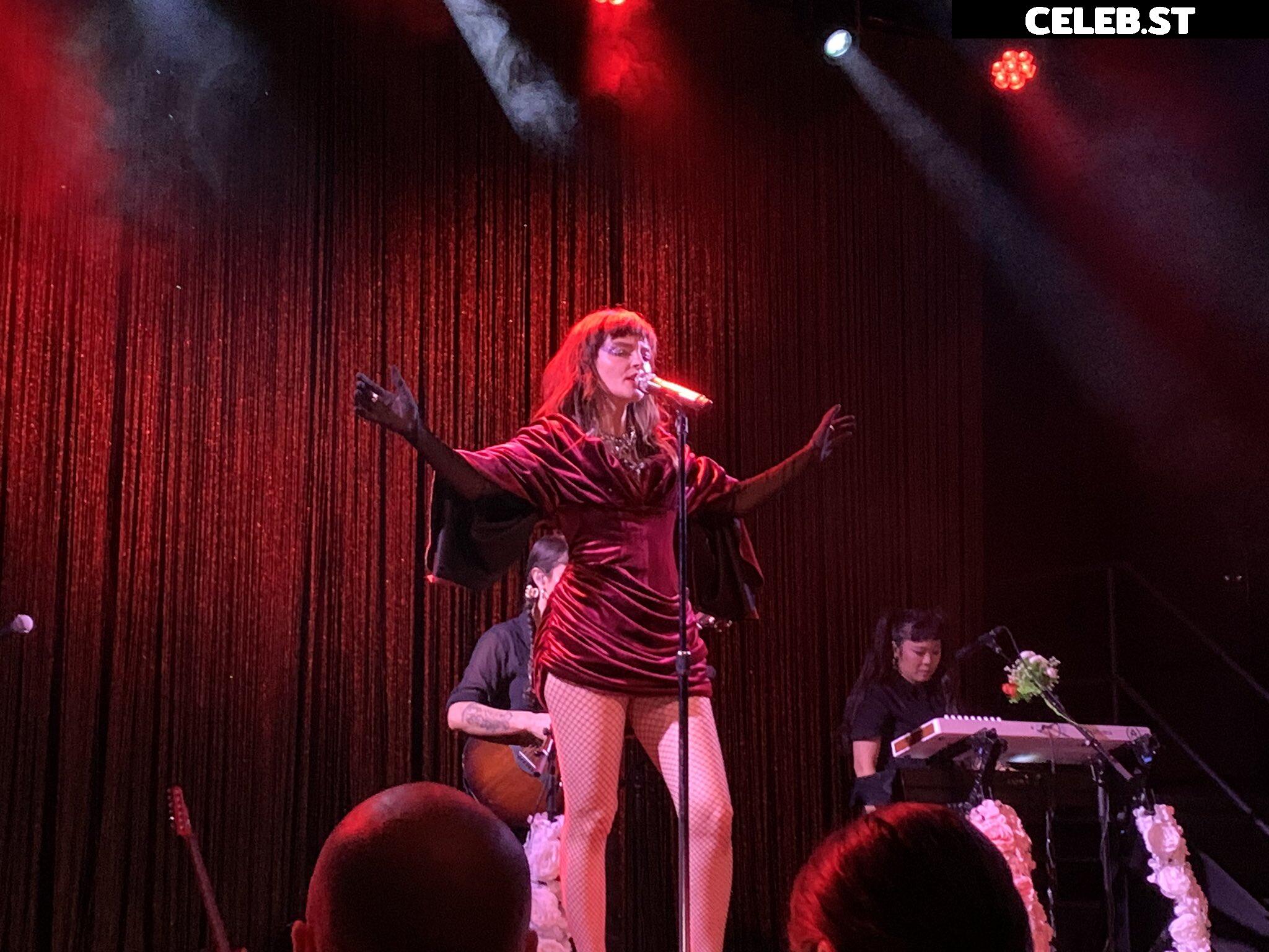 Lauren Mayberry (Singer) Image 4473670
