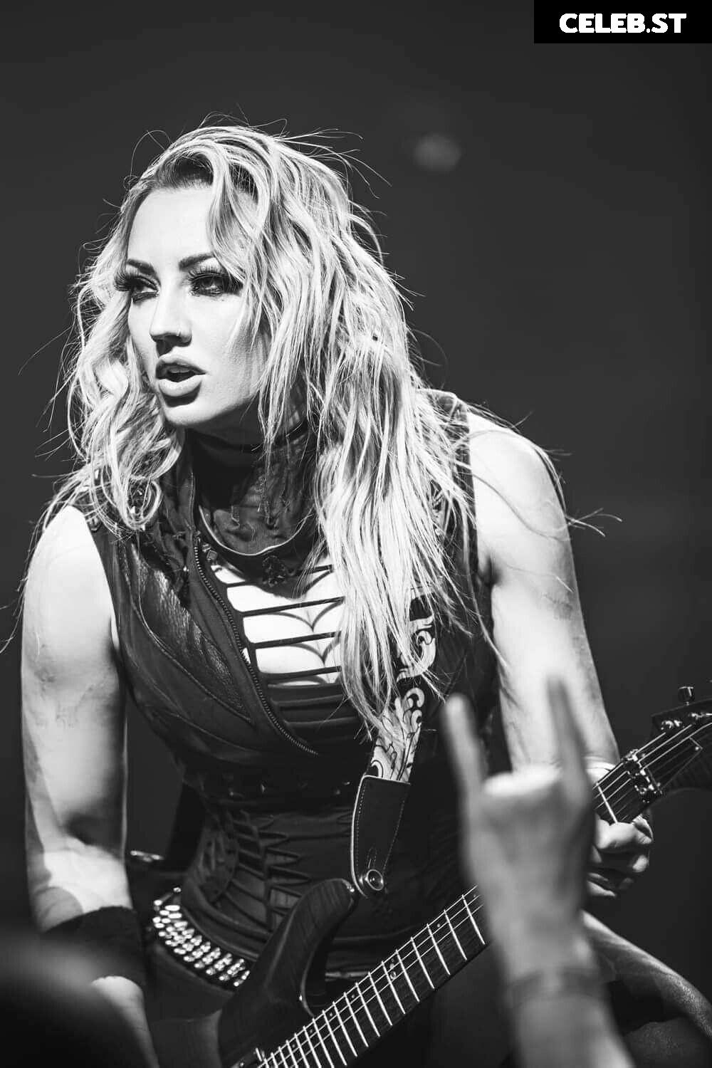 Women of Metal Image 4479403