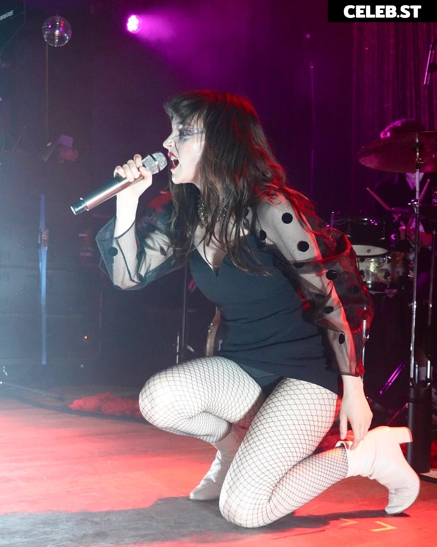 Lauren Mayberry (Singer) Image 4478523