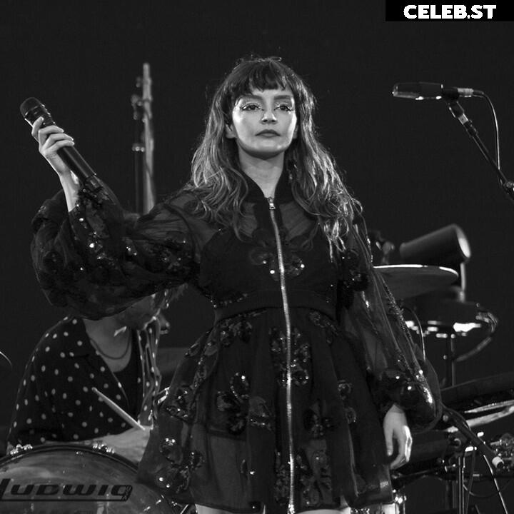 Lauren Mayberry (Singer) Image 4478126