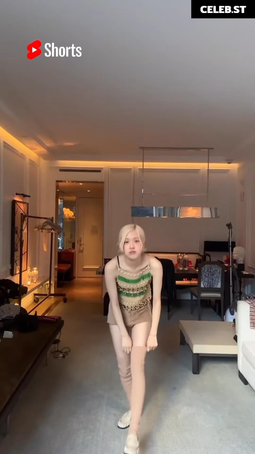 Rosé || Roseanne Park - BLΛƆKPIИK ( BLACKPINK ) Image 4478027