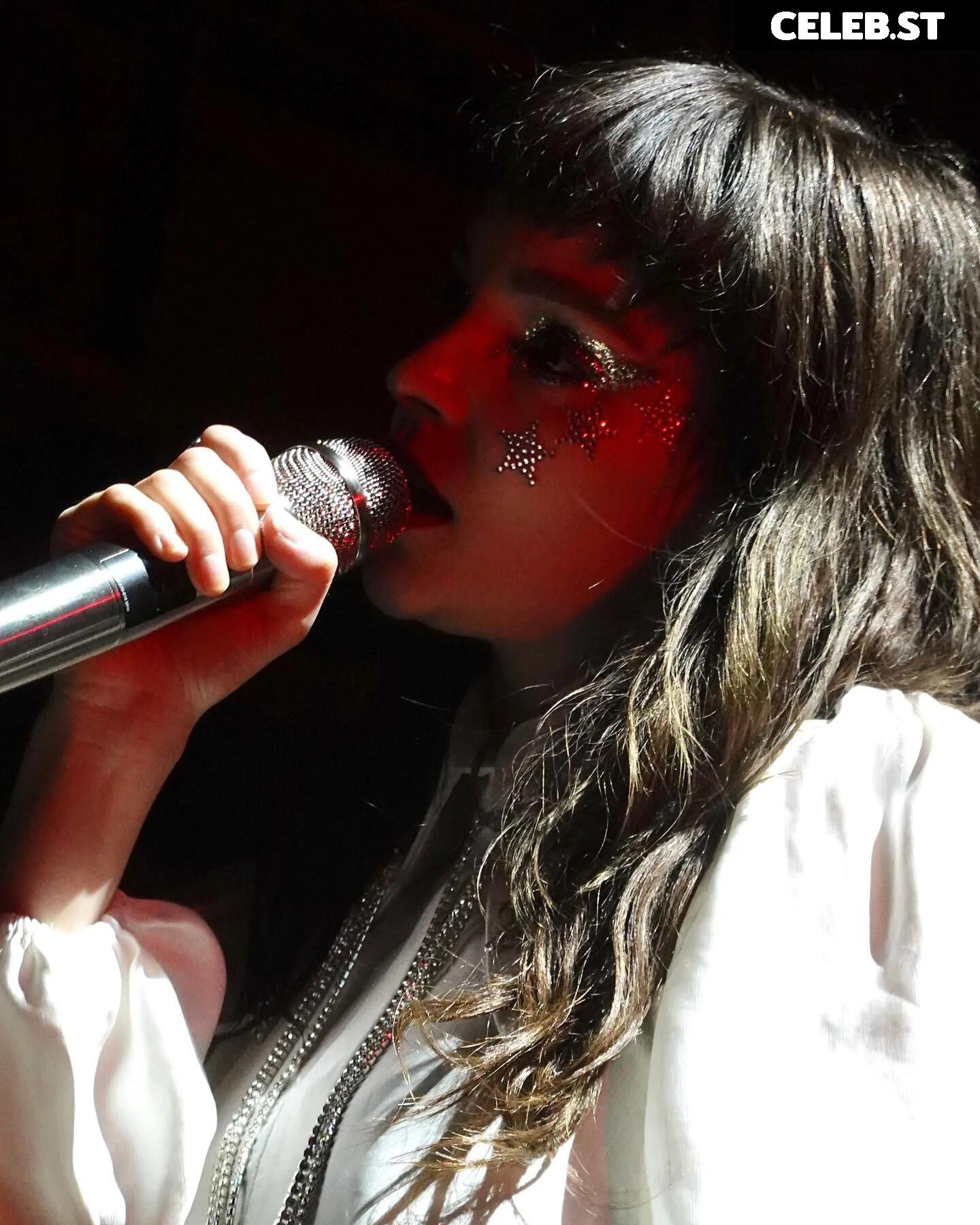Lauren Mayberry (Singer) Image 4465813