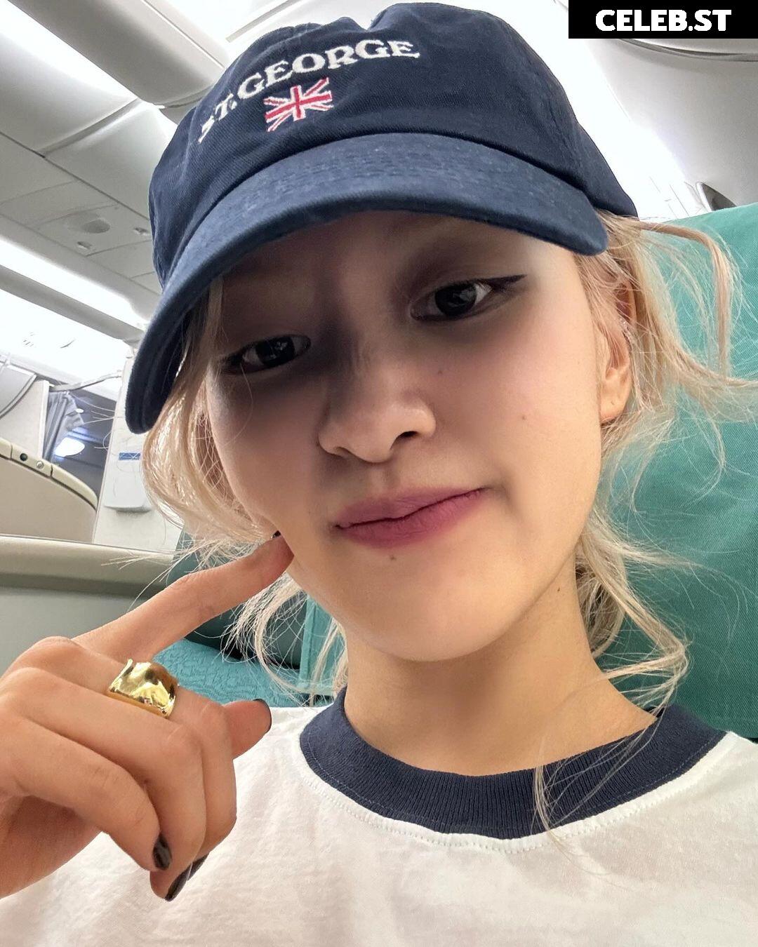 Rosé || Roseanne Park - BLΛƆKPIИK ( BLACKPINK ) Image 4465559
