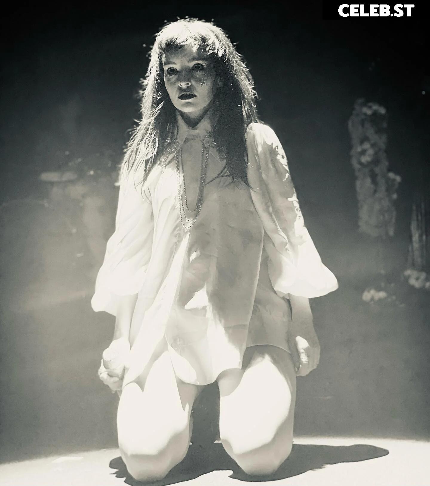 Lauren Mayberry (Singer) Image 4465761