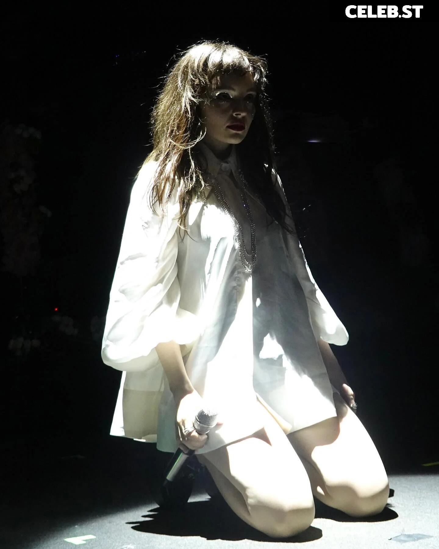 Lauren Mayberry (Singer) Image 4465708
