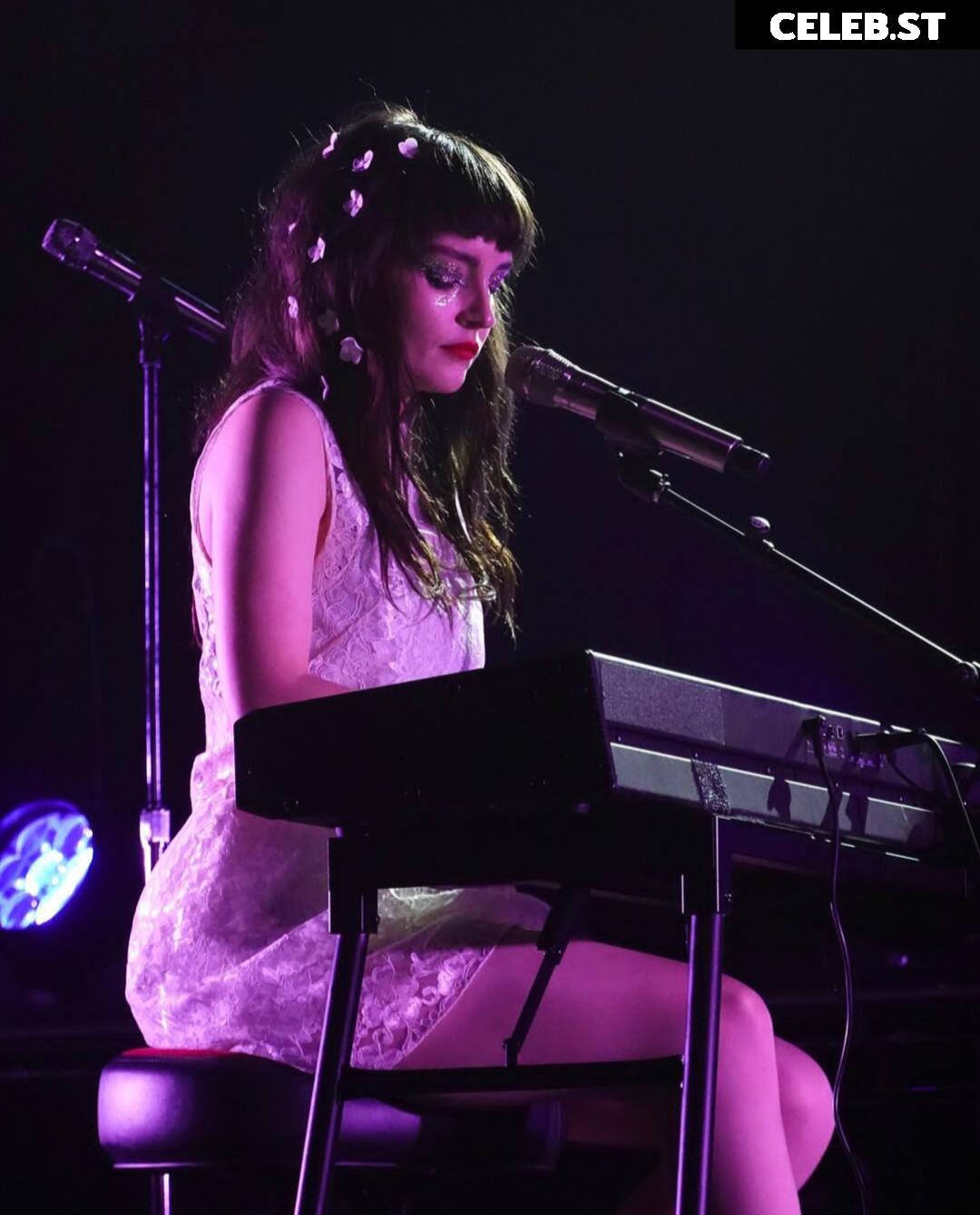 Lauren Mayberry (Singer) Image 4467306