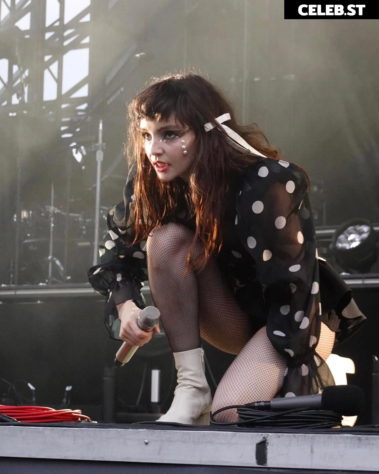 Lauren Mayberry (Singer) Image 4467940