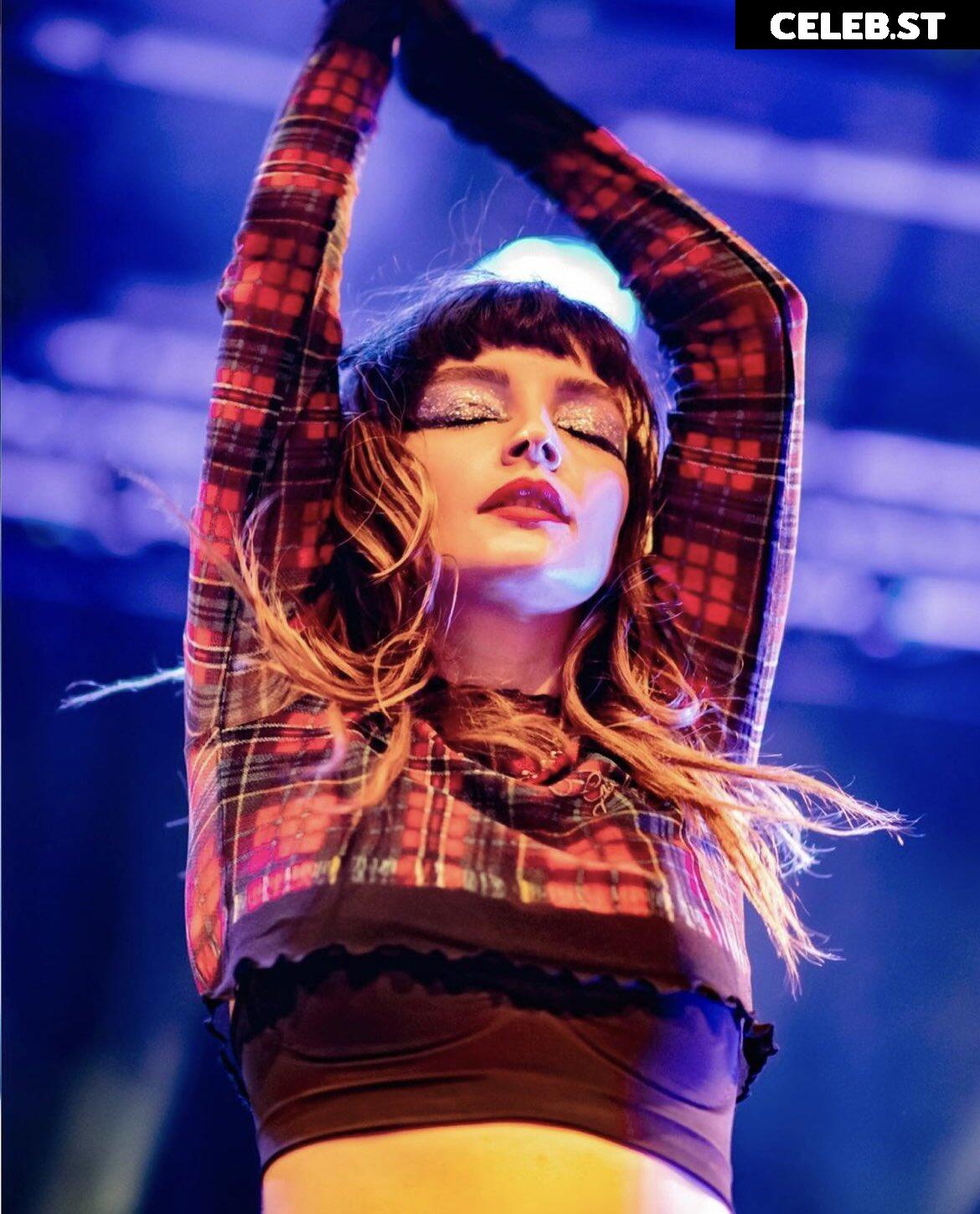 Lauren Mayberry (Singer) Image 4464810